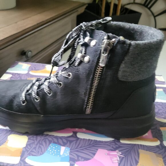 Skechers ultra size 8 new.  NWT - Picture 2 of 5